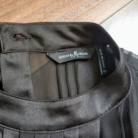 Guess by Marciano "Evie" Pleated Top - Picture 6 of 6